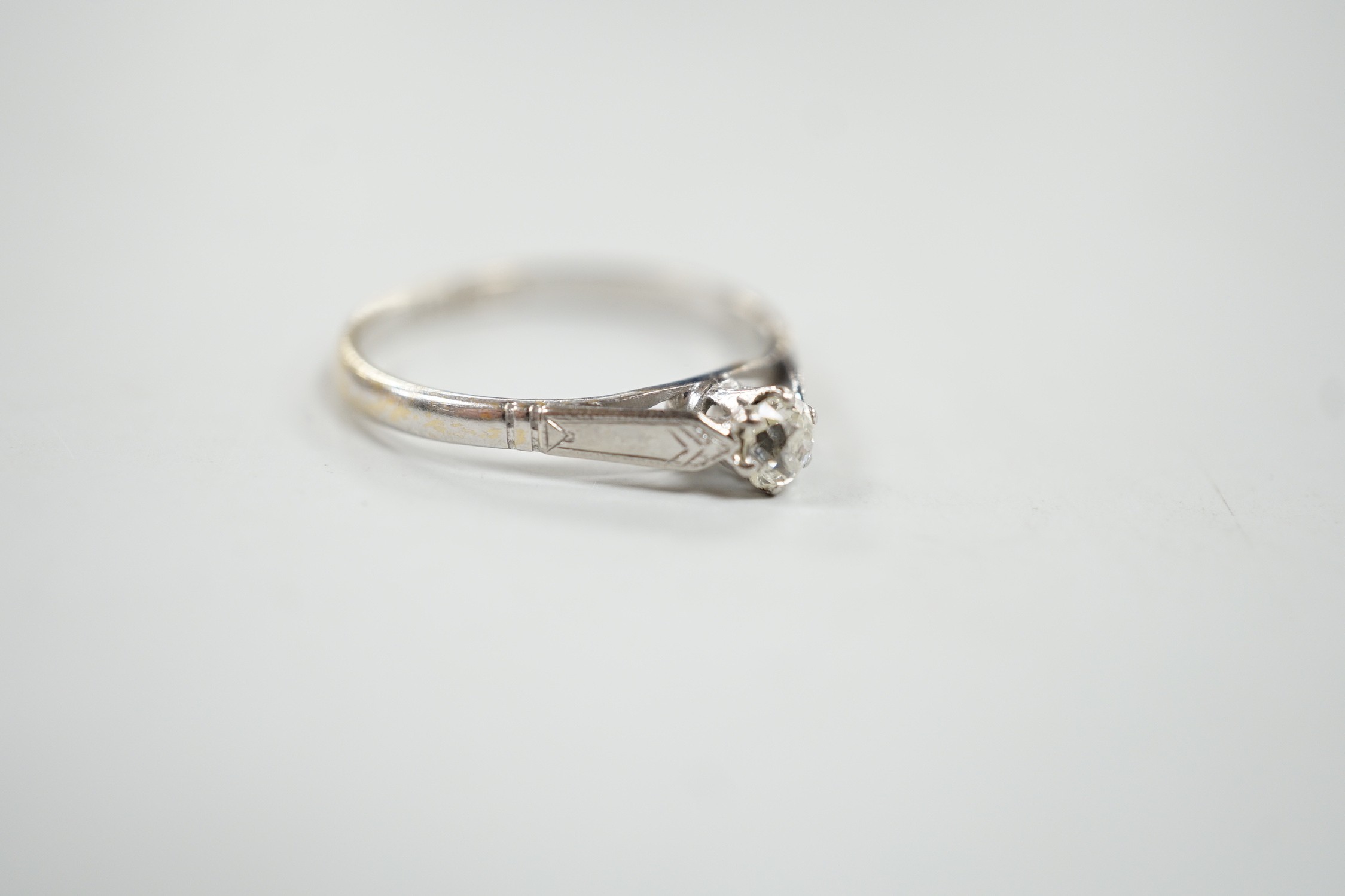 An 18ct, plat and solitaire diamond set ring, size P/Q, gross weight 2.1 grams.
